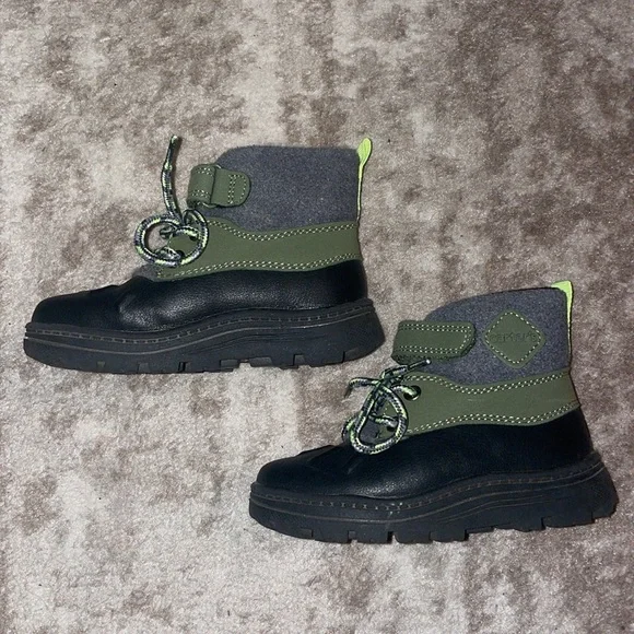 Carter’s Toddler Boy Black and Green Hiking Boots Sz 8 LIKE NEW - Picture 3 of 6